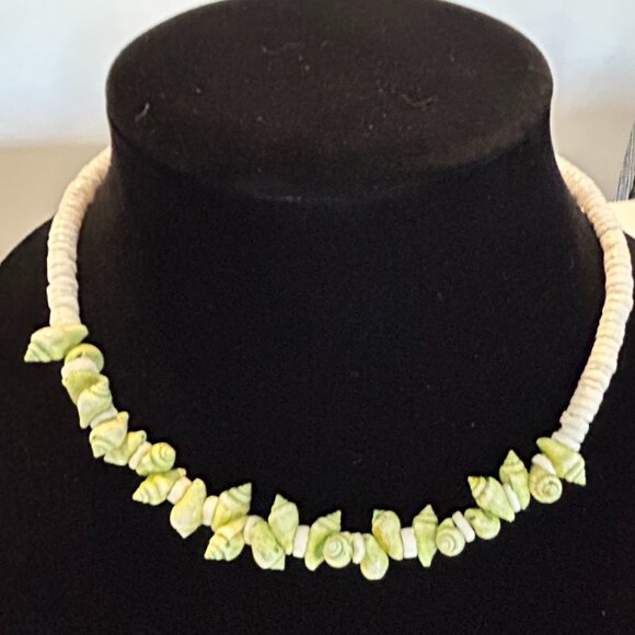 Vintage White Puka Necklace with Green Nautilus Shells 18" - Picture 1 of 9